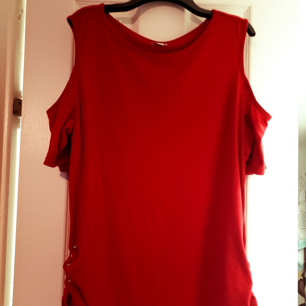 GUESS Cold Shoulder Top Tee